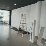 Interior de un espacio industrial pintado profesionalmente en Valencia