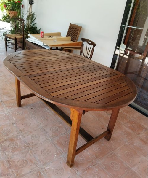 lacado en una mesa de madera en Valencia